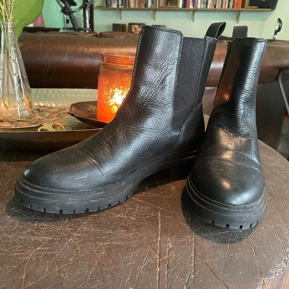 Lucky brand lug sole Chelsea boot